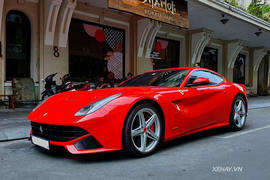 Ferrari F12 Berlinetta độ ống xả “hàng thửa", đỏ rực phố Sài Gòn