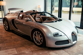 Phục chế "ông hoàng tốc độ" Bugatti Veyron Grand Sport 13 năm tuổi