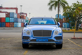 Bentley Bentayga V8 cũ, màu độc chính hãng gần 16 tỷ về Việt Nam