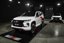 Mitsubishi Pajero Sport 2022 phiên bản Ralliart phong cách xe đua