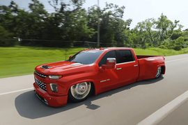 Chevrolet Silverado 3500 HD độ gầm "lết đất" nhưng vẫn thực dụng 