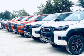 Toyota Hilux cháy hàng, khách Việt phải chờ đến tháng 6/2022