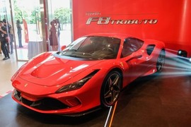 Ferrari F8 bất ngờ bị dừng đặt hàng, các đại gia Việt hụt hẫng