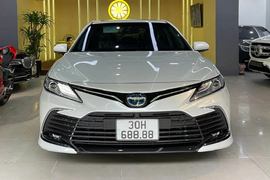 Toyota Camry Hybrid 2022 biển "tứ phát" bán hơn 3 tỷ ở Hà Nội