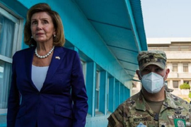 Bà Pelosi thăm biên giới liên Triều