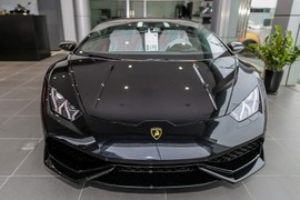 Đây là chiếc Lamborghini Huracan màu đen bóng “độc nhất” Việt Nam