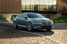 Cận cảnh Skoda Octavia - sedan giá rẻ sắp về Việt Nam "đấu" Mazda3