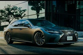 Lexus LS 2023 thêm tính năng "soi" gầm xe, từ 1,7 tỷ đồng 