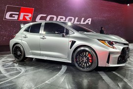 Toyota GR Corolla 2023 sắp về Việt Nam "đấu" Honda Civic Type R?