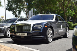 Chiếc Rolls-Royce Dawn hơn 30 tỷ thứ 2 đã lăn bánh ở Sài Gòn