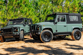 Ngắm bộ đôi Land Rover Defender 90 Restomod "hàng thửa" từ ECD