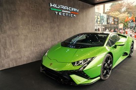 Lamborghini Huracan Tecnica gần 19 tỷ ra Hà Nội đón Tết Quý Mão