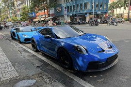 Porsche 911 GT3 và Lamborghini Aventador Roadster chục tỷ khoe dáng ở Sài Gòn