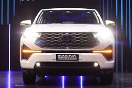 Toyota Innova 2023 chưa ra mắt Việt Nam, đã tăng giá ở Ấn Độ