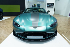 Aston Martin Vantage F1 Edition Roadster chào hàng đại gia Đông Nam Á