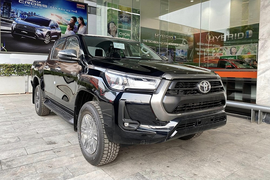 Cận cảnh Toyota Hilux 2023 tăng giá tới 178 triệu đồng tại Việt Nam