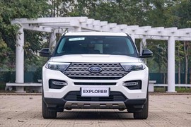 Ford Explorer hơn 2,4 tỷ tại Việt Nam, trang bị "ăn đứt" xe sang