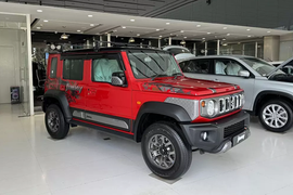 Cận cảnh Suzuki Jimny Thunder Edition từ 312 triệu đồng “bằng xương, bằng thịt” 