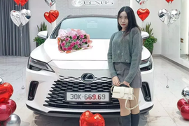 Hot girl đam mê số 69 tậu Lexus RX350 tiền tỷ đeo biển cặp 69