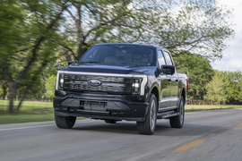 Lý do Ford cắt giảm sản lượng bán tải điện F-150 Lightning?