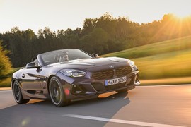 BMW Z4 2025 thêm tùy chọn hộp số sàn, "đấu" Porsche 718 Boxster