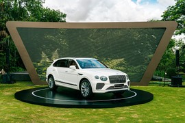 Bentley Bentayga EWB Azure từ 25 tỷ về Việt Nam có gì thú vị?