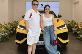 Đoàn Di Băng và Quốc Vũ khoe cặp SUV Lamborghini và Bentley gần 50 tỷ