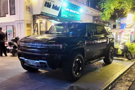 Cận cảnh SUV “khủng long” GMC Hummer EV hơn 3 tỷ ở Hà Nội