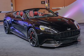 Siêu xe mui trần tiền tỷ Aston Martin Vanquish thứ 2 về VN