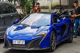 Minh Nhựa lái siêu xe McLaren 650S "náo loạn" Sài Gòn