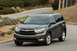 Triệu hồi 7100 xe Toyota Highlander 2016 dính lỗi