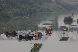 “Xóm nổi” giữa thủ đô đìu hiu đón tết