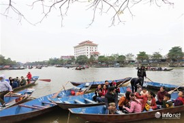 Hơn 4 vạn du khách đổ về chùa Hương trước ngày khai hội