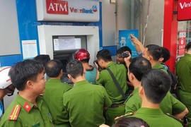 Đục, cắt cây ATM và những quái chiêu của kẻ trộm