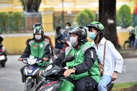 Sau Grab, Gojek cũng tăng 8-10% giá cước