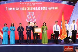 Cục Báo chí đón nhận Huân chương Lao động hạng Nhì