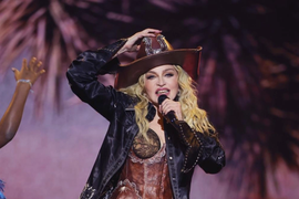  Madonna phải xin lỗi vì đã trách cứ fan ngồi xe lăn