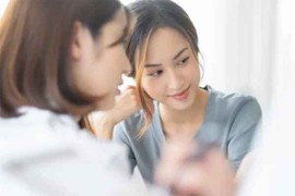 Đồng nghiệp đẻ 5 năm 3 đứa, tôi phải gồng mình làm thay việc