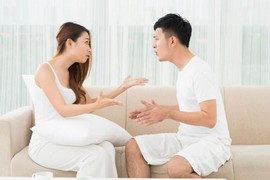 Vợ chồng lục đục khi có con, phải làm thế nào?