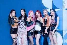 Hai thành viên Momoland khoe dáng gợi cảm tại Phú Quốc