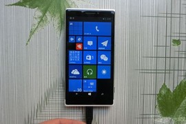 Lộ ảnh nguyên mẫu Lumia McLaren màn hình cảm ứng không chạm