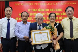 VUSTA trao tặng Huy hiệu Đảng và sơ kết công tác 6 tháng đầu năm