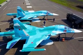 Nga bất ngờ đưa 17 tiêm kích bom Su-34 tới biên giới Ukraine