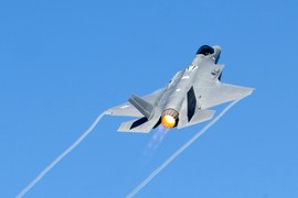 Một con chim đại bàng đã phá hủy F-35 giá trăm triệu USD 