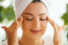 5 cách massage mặt trước khi ngủ giúp da săn chắc