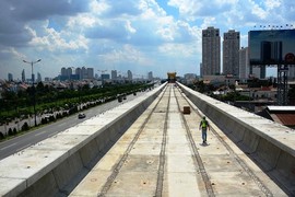 Sai phạm tại tuyến Metro số 1: Nên "xoay trục" từ tàu điện sang xe buýt