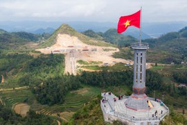 Mã Pì Lèng Panorama, Khu tâm linh Lũng Cú: Đen thôi, đỏ quên đi?!