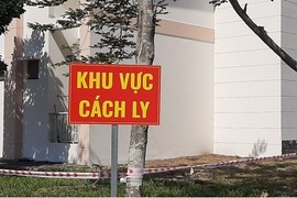 Khử trùng từng đôi giày, thực đơn chọn mỗi bữa...cách ly đâu bằng Việt Nam?