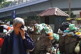 Rác thải ngập phố Yên Phụ: Cty Minh Quân đang “vệ sinh” tuyến phố nào Hà Nội?