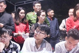 Đi dã ngoại, 27 học sinh lớp 12 mắc kẹt trong rừng